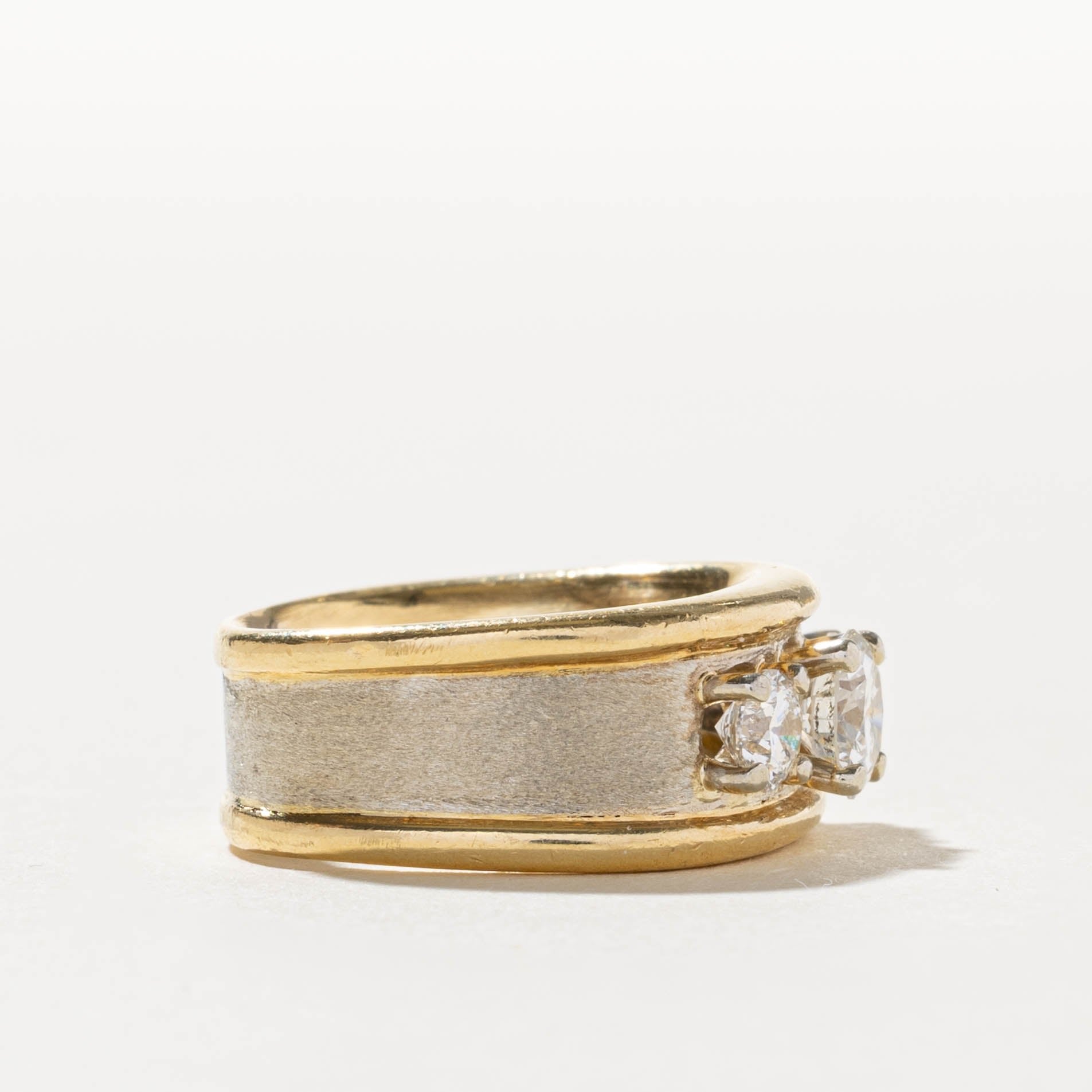 18k Three Stone Diamond Matte & Grooved Ring | 1.04ctw | SZ 5.75