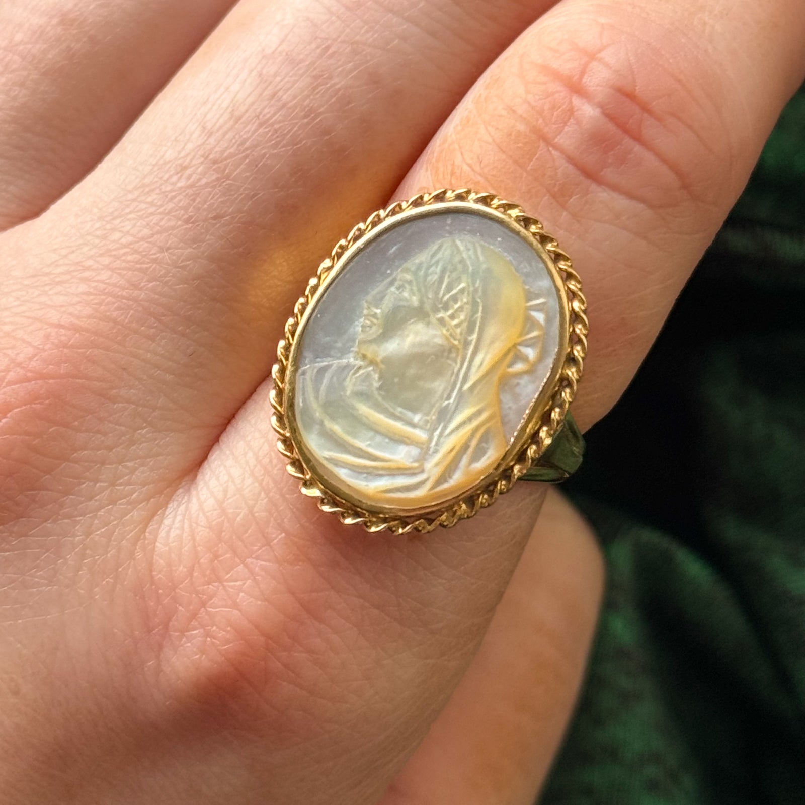 Vintage Mother of Pearl Carved Cameo Ring | 4.50ct | SZ 7.5 |