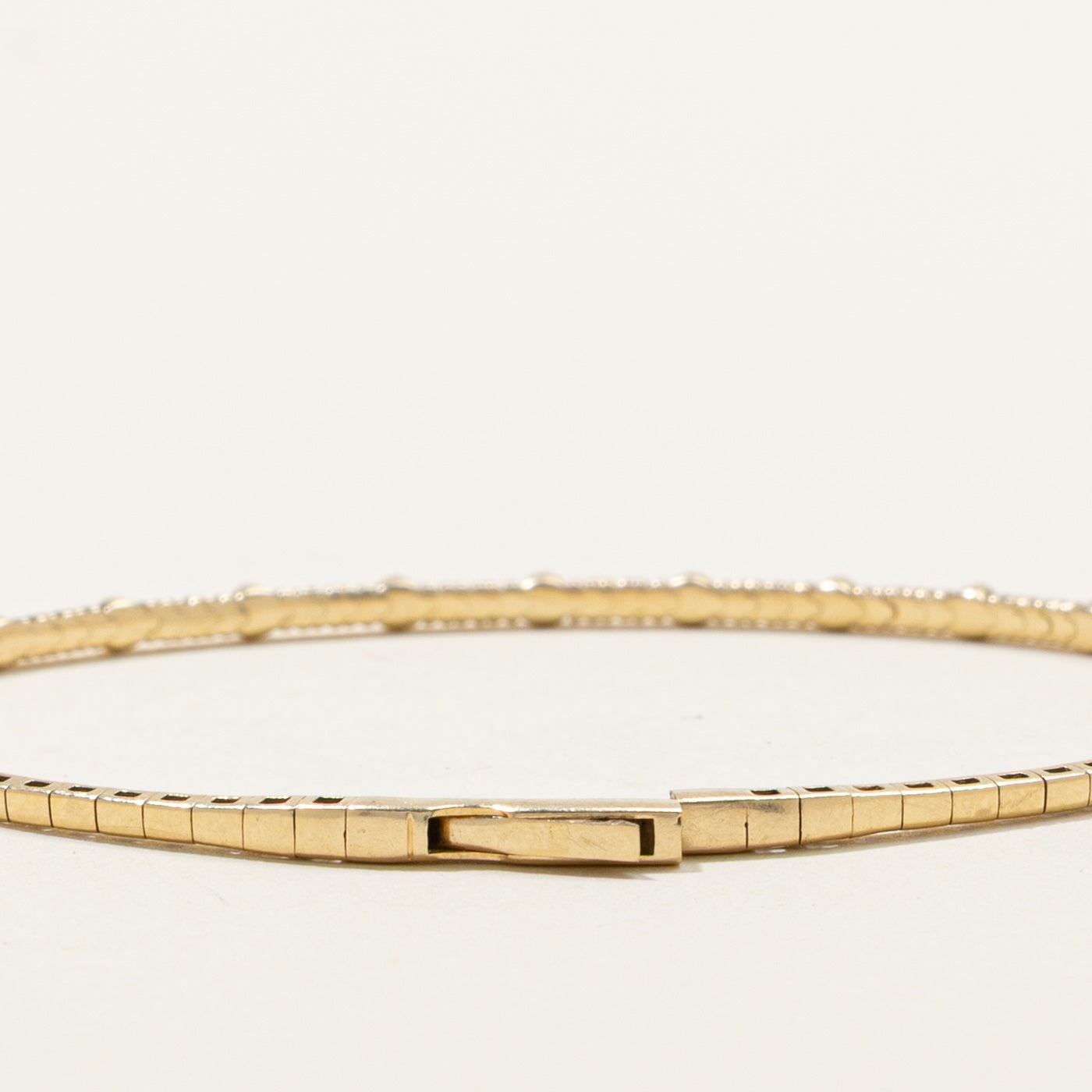 14k Scattered Diamond Grooved Bangle | 7.25"