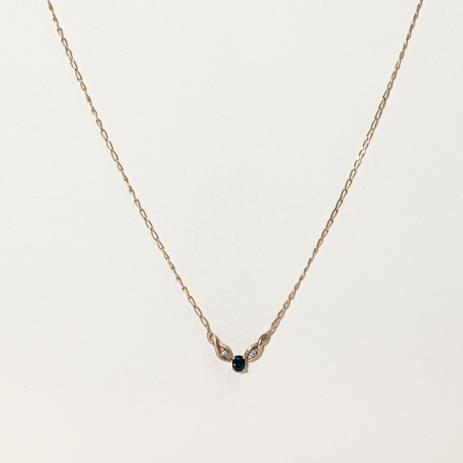 Collier à pendentif rond en saphir et diamants | 0,40 ct, 0,04 ct au total | 45,7 cm (18 po) | 