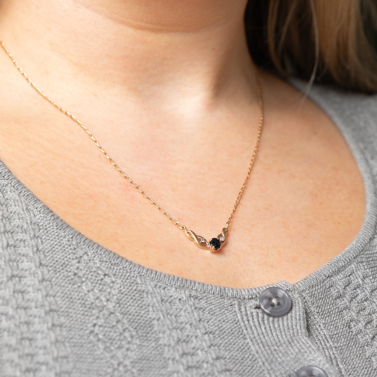 Collier à pendentif rond en saphir et diamants | 0,40 ct, 0,04 ct au total | 45,7 cm (18 po) | 
