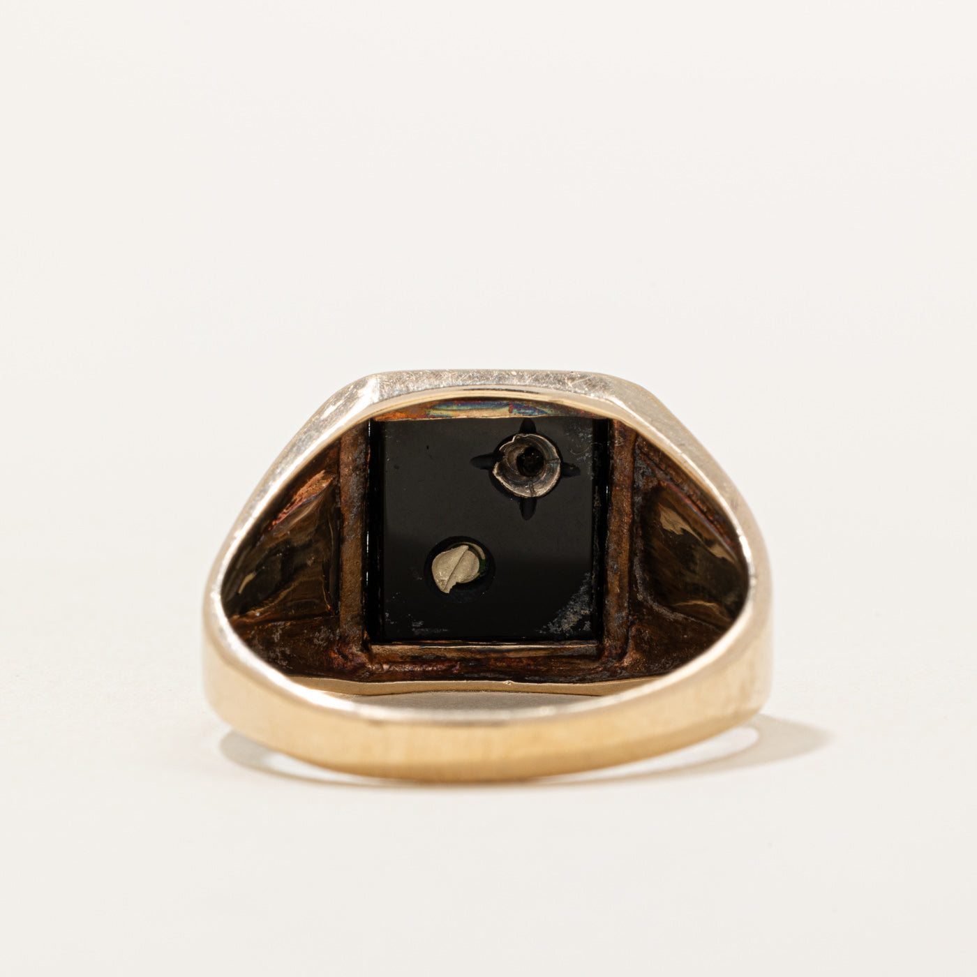 Bague chevalière « C » en onyx noir et diamants | 2,75 ct, 0,01 ct | Taille 10,75 |