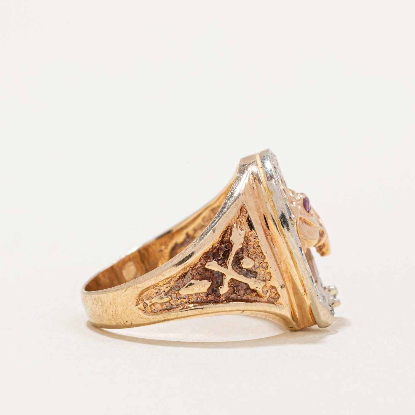 Diamond & Ruby Horse Portrait Ring | 0.05ctw, 0.01ct | SZ 6.25 |