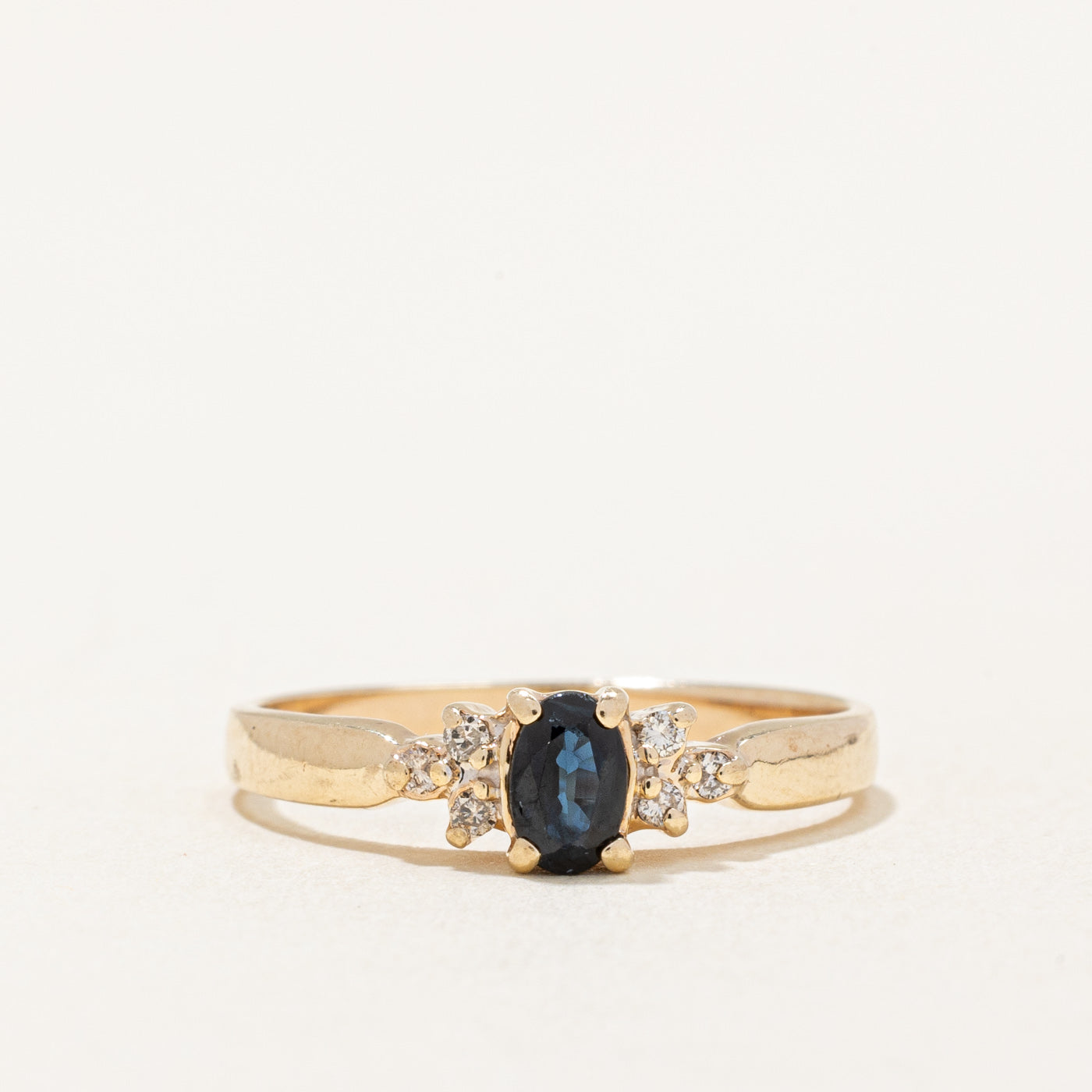 Bague saphir et diamants | 0,25 ct, 0,06 ct au total | Taille 6,25 | 