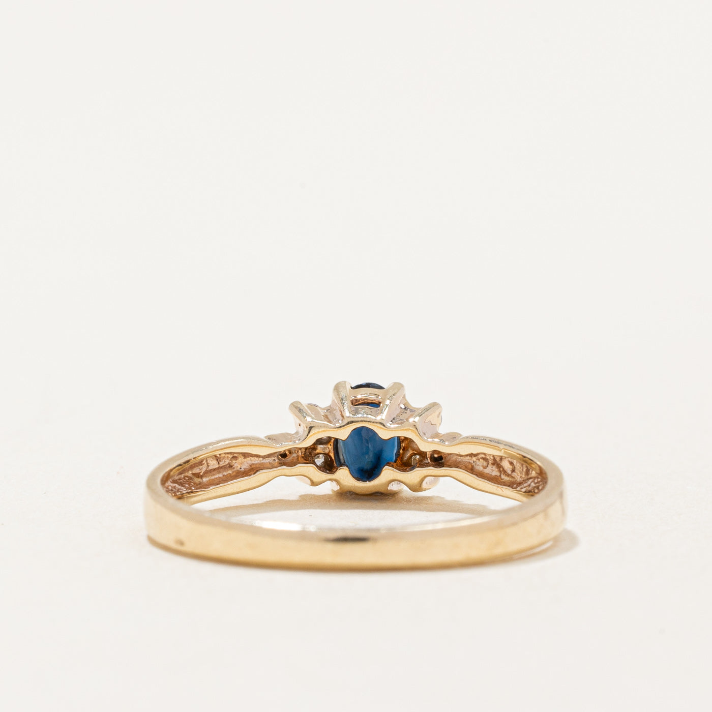 Bague saphir et diamants | 0,25 ct, 0,06 ct au total | Taille 6,25 | 