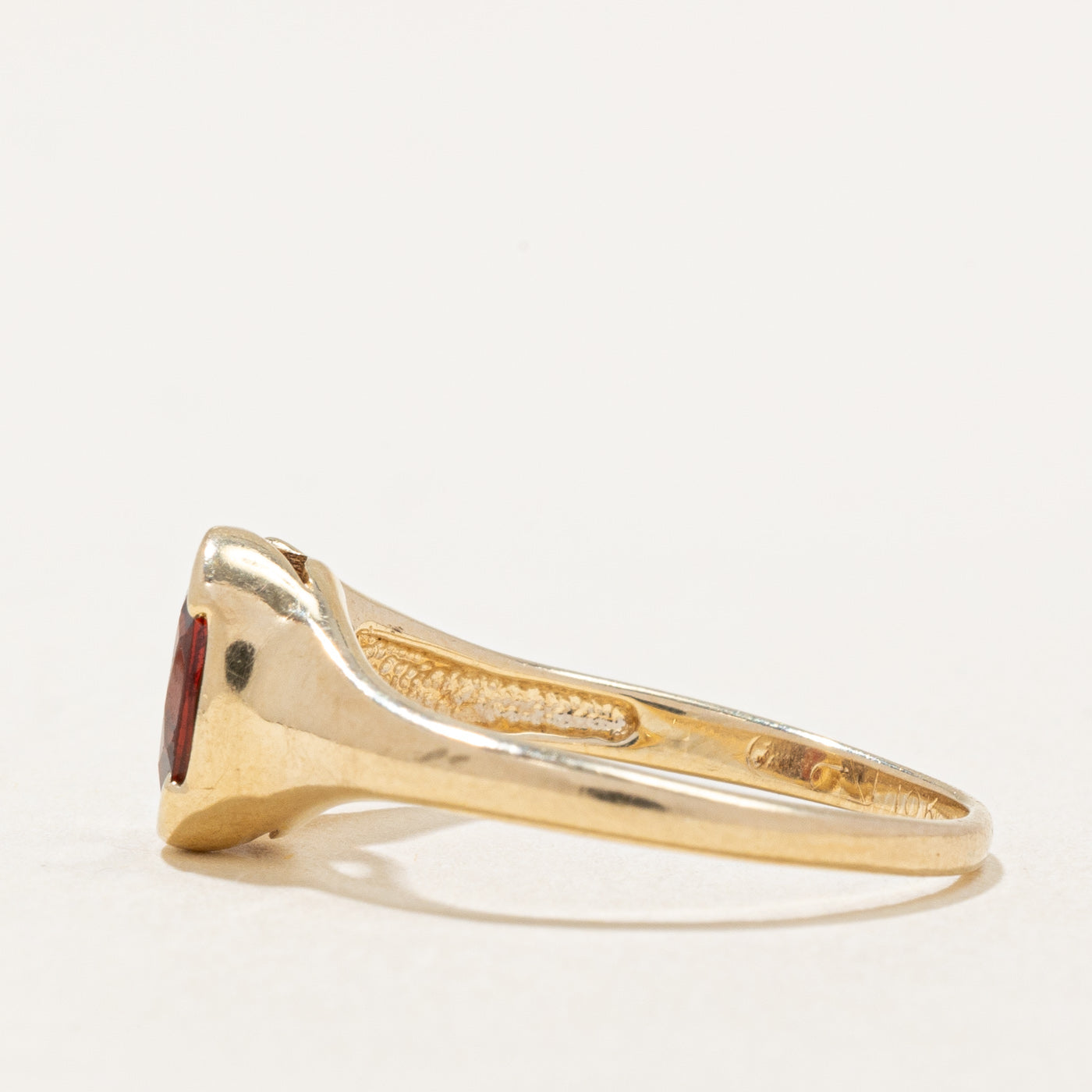 Garnet & Diamond Ring | 0.80ct, 0.02ctw | SZ 5.75 |