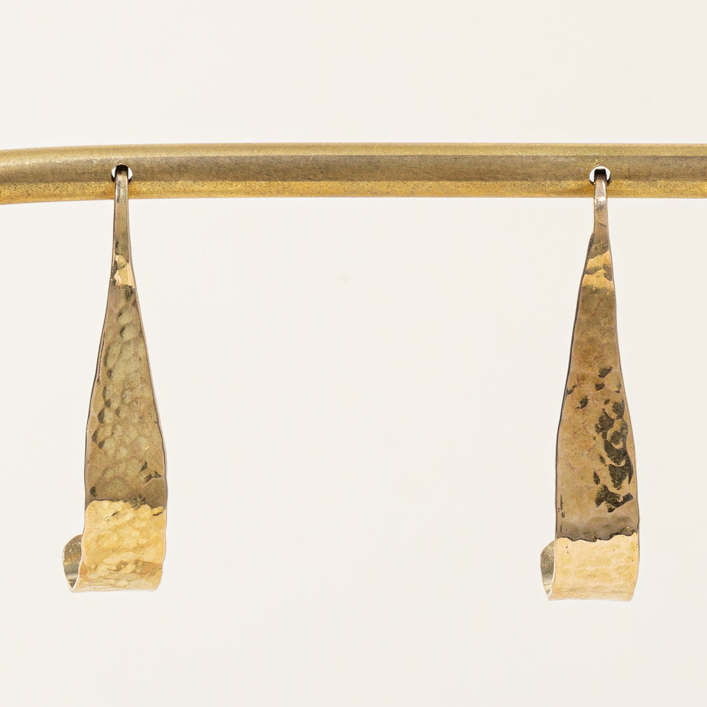 Boucles d'oreilles en or jaune 14 carats finition martelée 