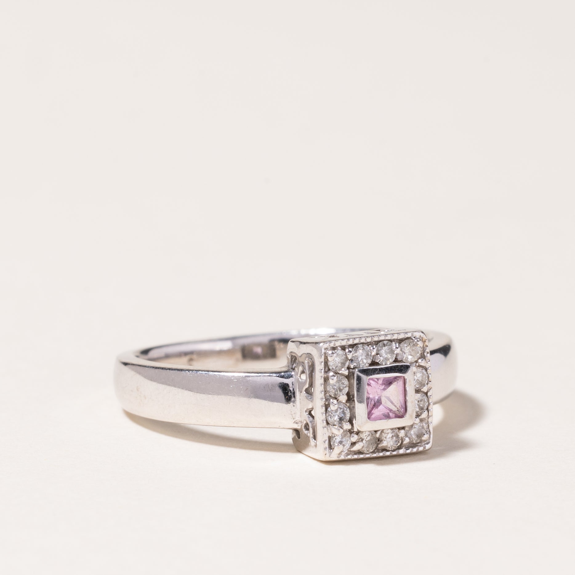 Bague en or blanc 14 carats, topaze rose et diamants | 0,09 ct, 0,06 ct au total | Taille 6,5 | 