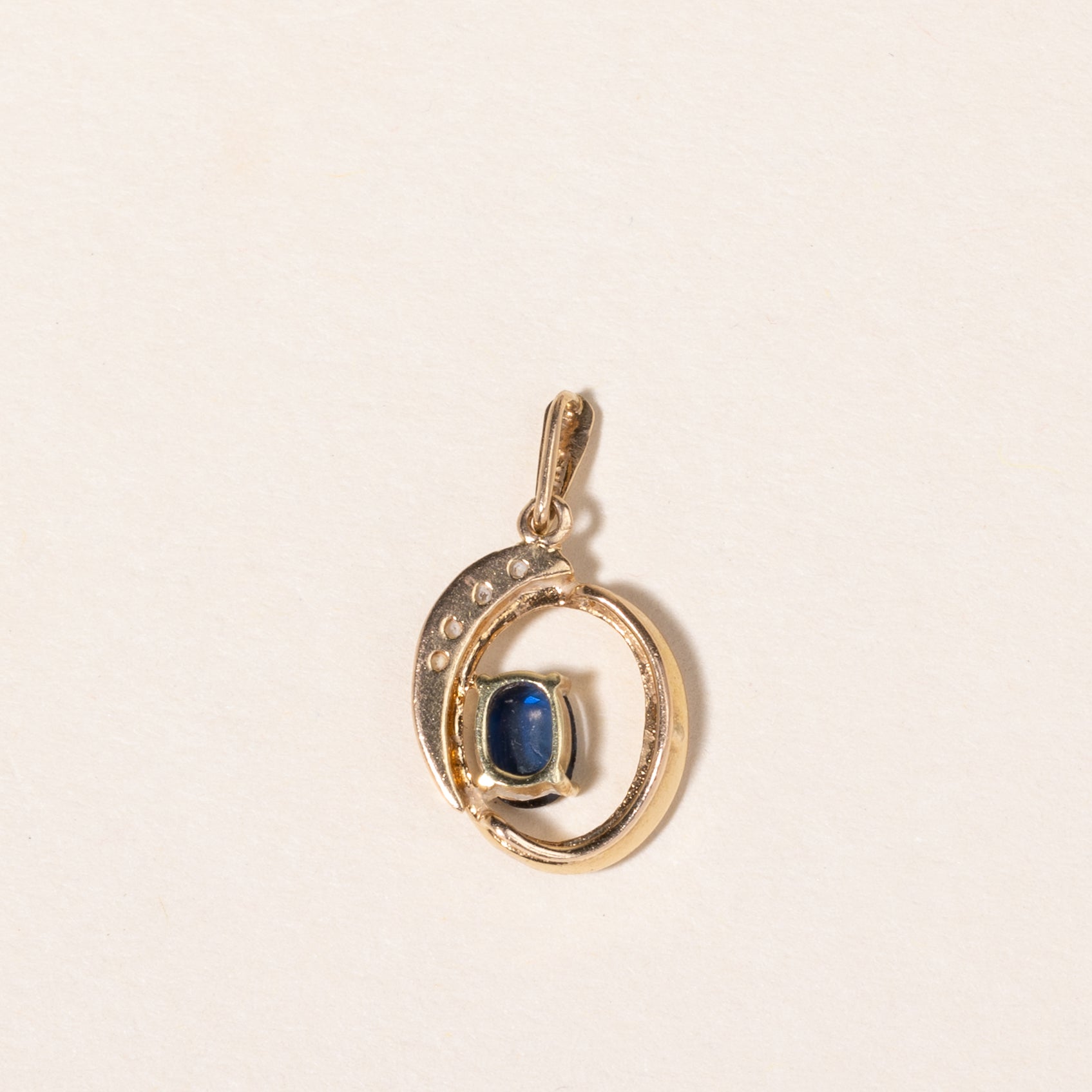 Pendentif en or jaune 14 carats, saphir et diamants | 0,20 ct, 0,02 ct au total | 