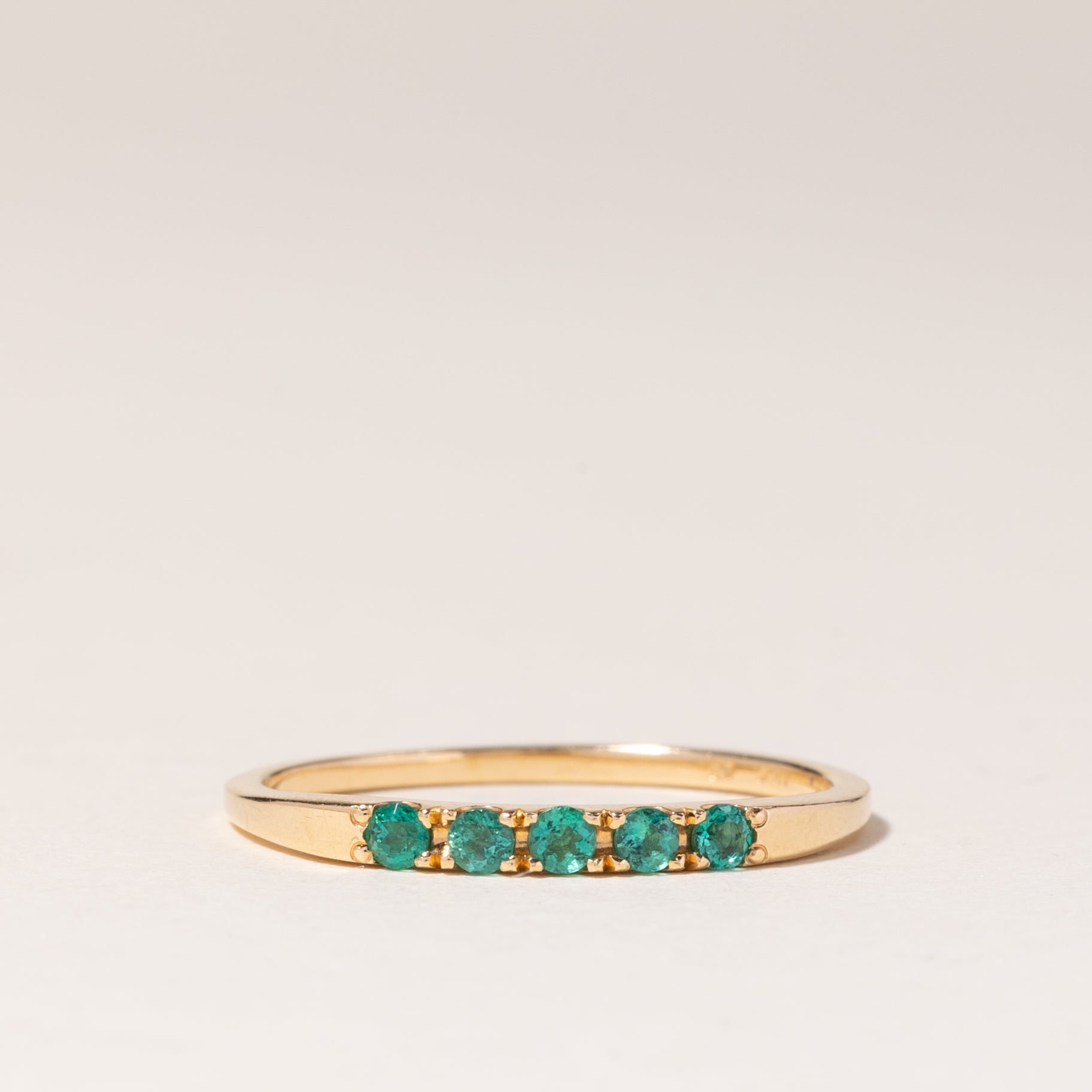 Bague en or jaune 14 carats et émeraude | 0,11 ct | Taille 7,25 | 