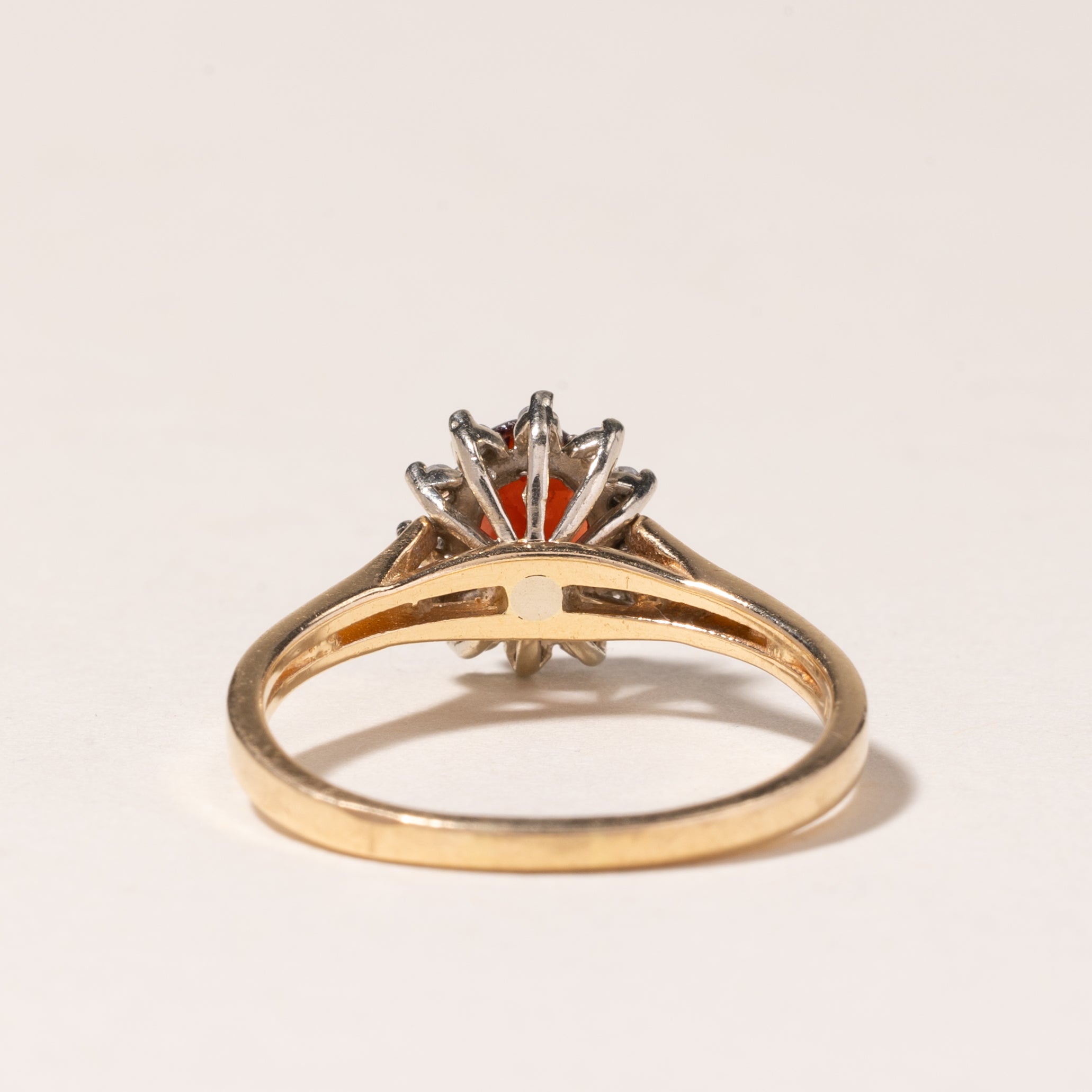 14K Yellow Gold Garnet Ring | 0.90ct, 0.06ctw | SZ 7.25 |