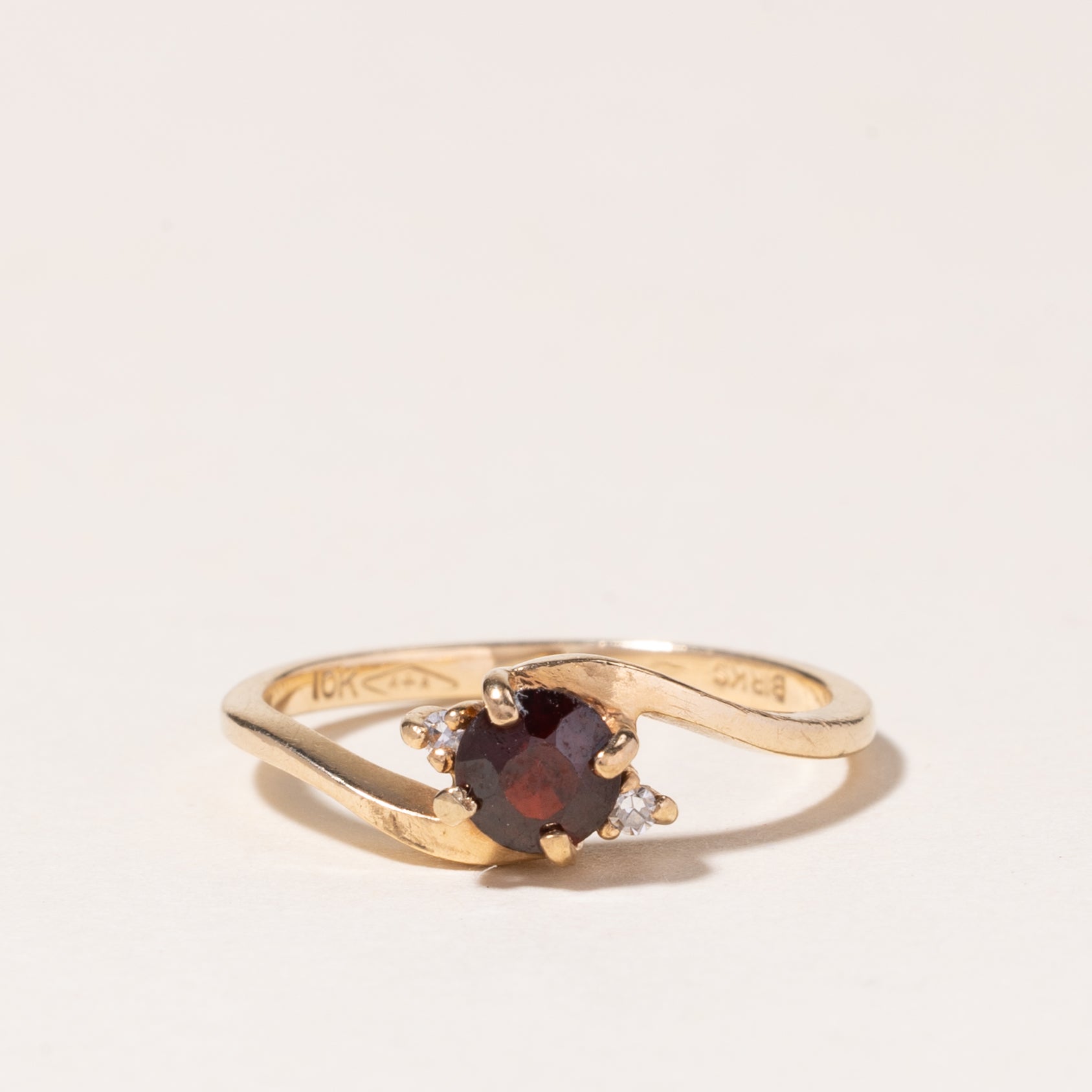 10K Yellow Gold Garnet & Diamond Ring | 0.41ct, 0.01ctw | SZ 5.25 |