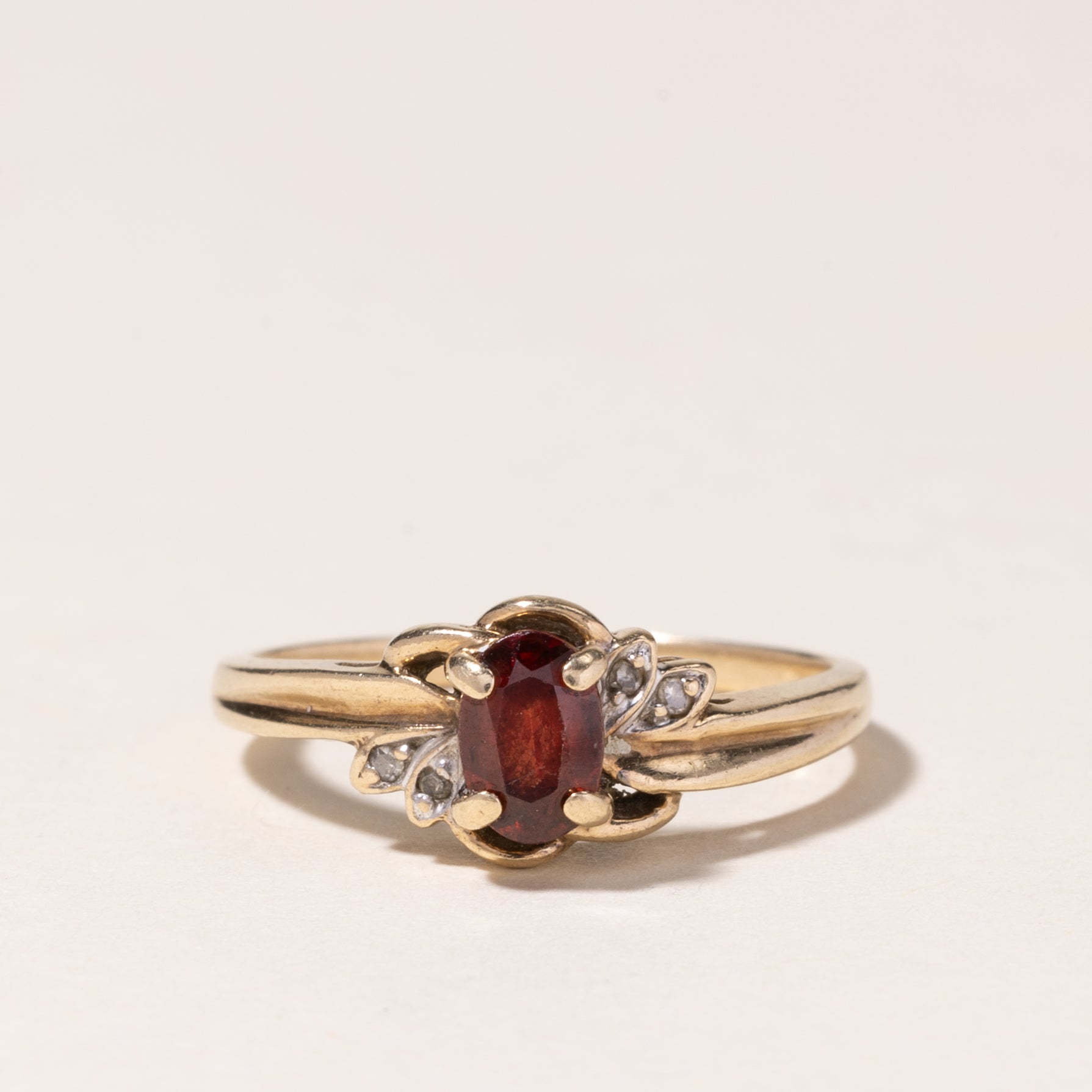 10K Yellow Gold Garnet & Diamond Ring | 0.52ct, 0.01ctw | SZ 6 |