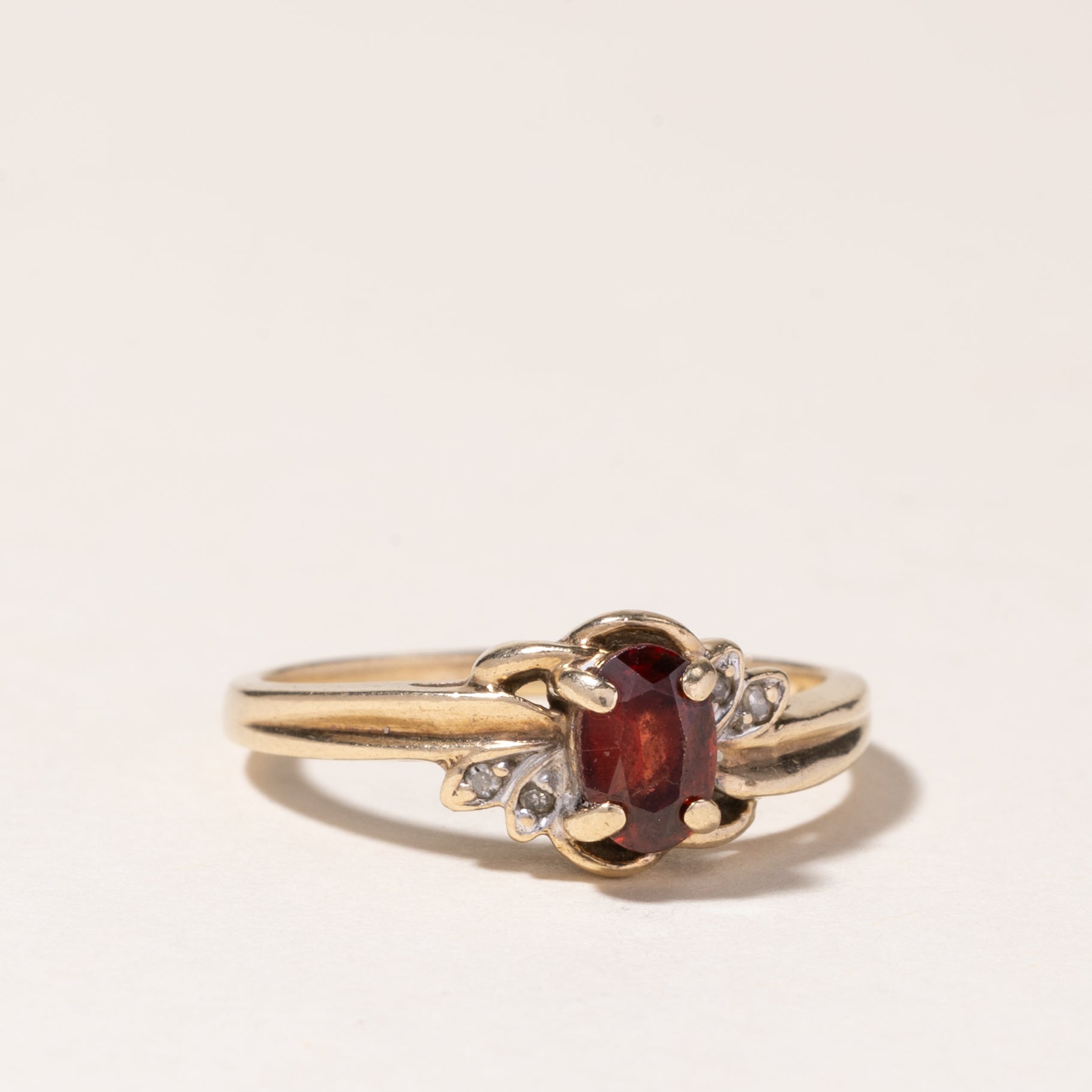 10K Yellow Gold Garnet & Diamond Ring | 0.52ct, 0.01ctw | SZ 6 |