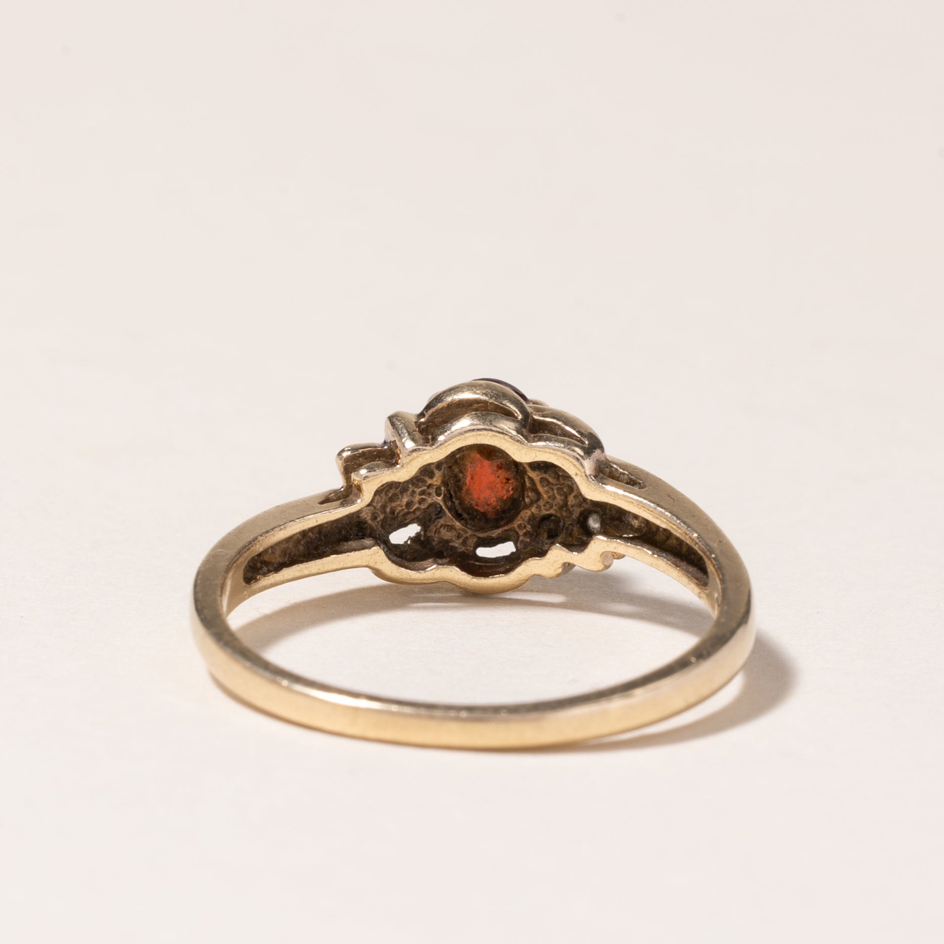 10K Yellow Gold Garnet & Diamond Ring | 0.52ct, 0.01ctw | SZ 6 |