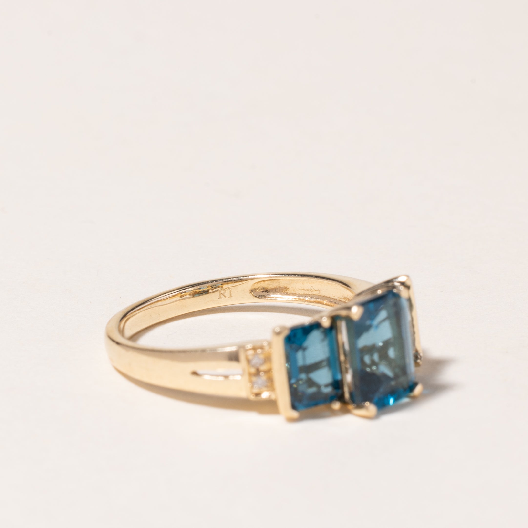 10K Yellow Gold Blue Topaz Ring | 3.28ctw | SZ 7