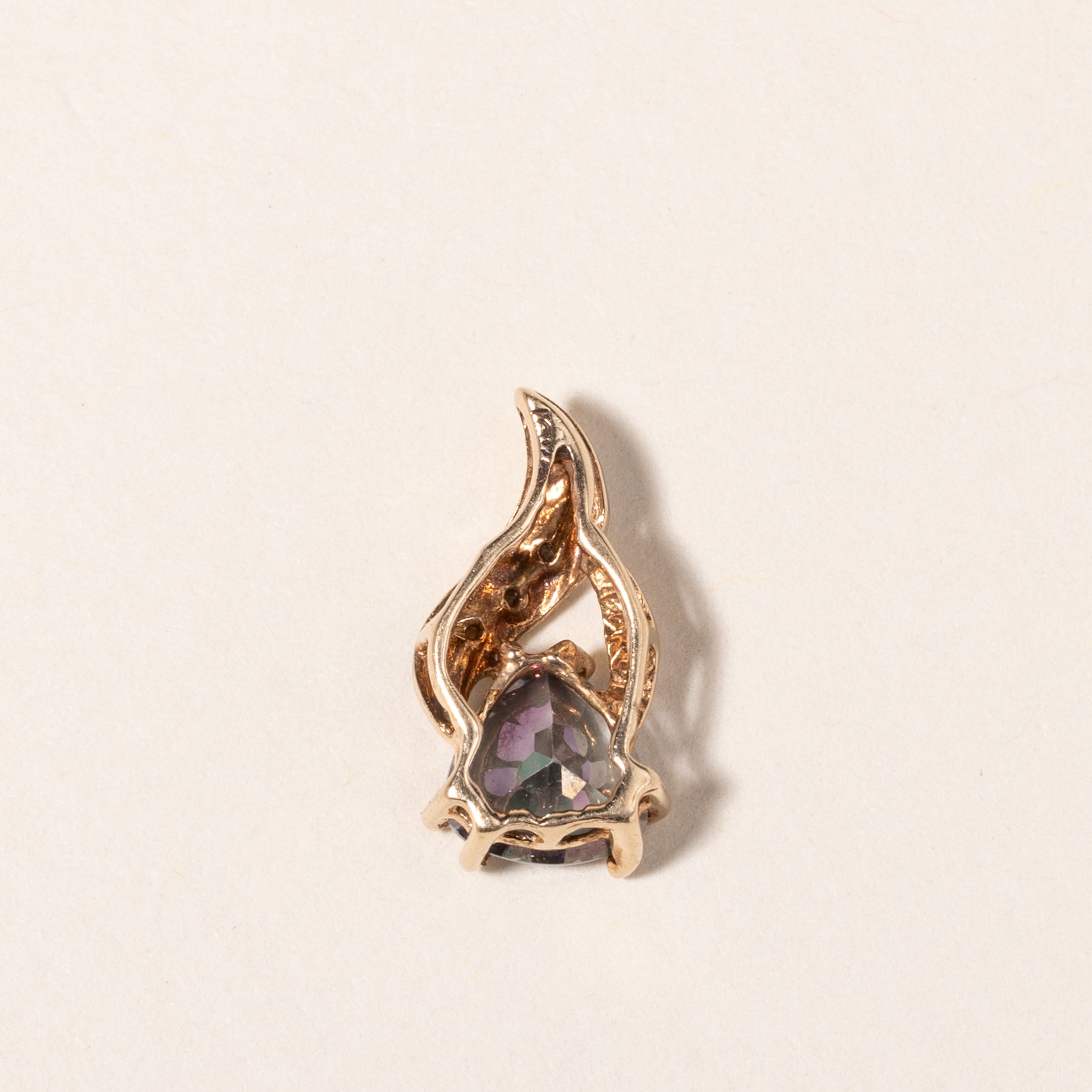 Pendentif en or jaune et blanc 10 carats et topaze mystique | 1,36 ct, 0,02 ct au total | 