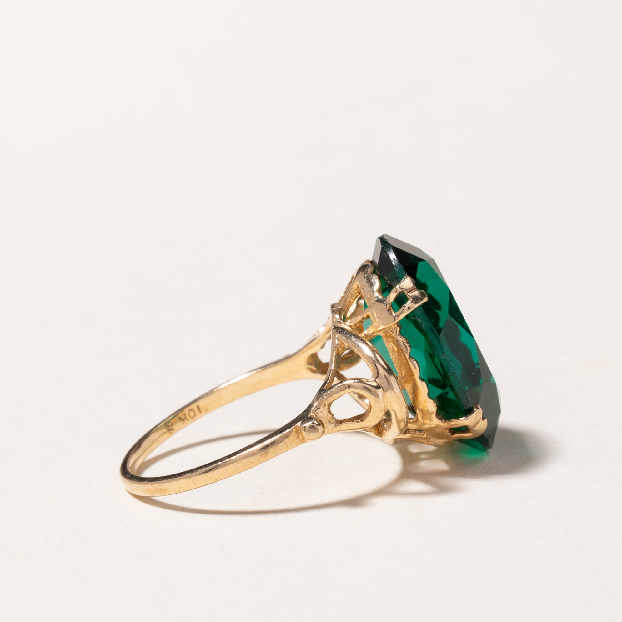 10k Yellow Gold Green Glass Cocktail Ring | SZ 7.5
