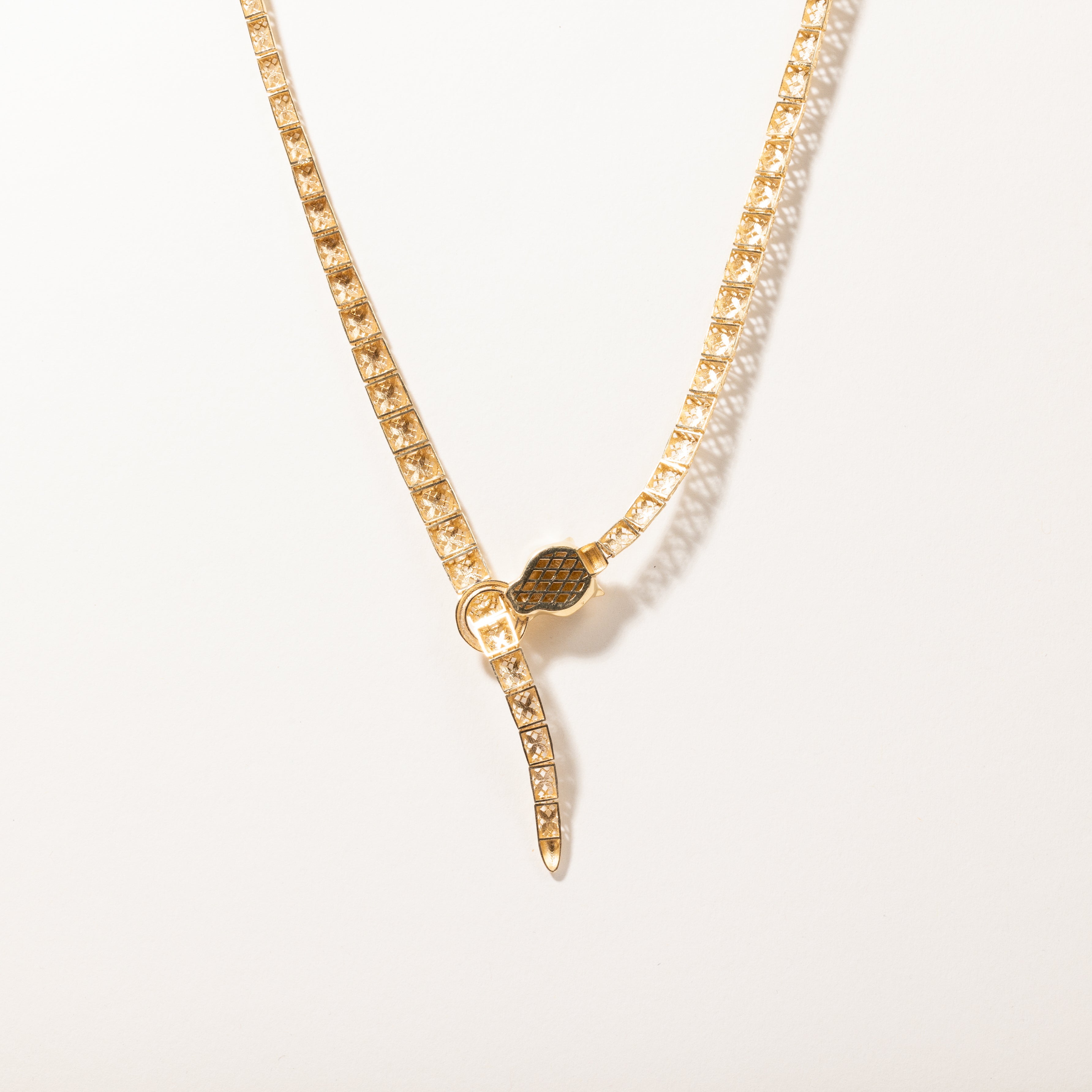 Collier tête de panthère en or jaune 18 carats et pierre verte | 45,7 cm 