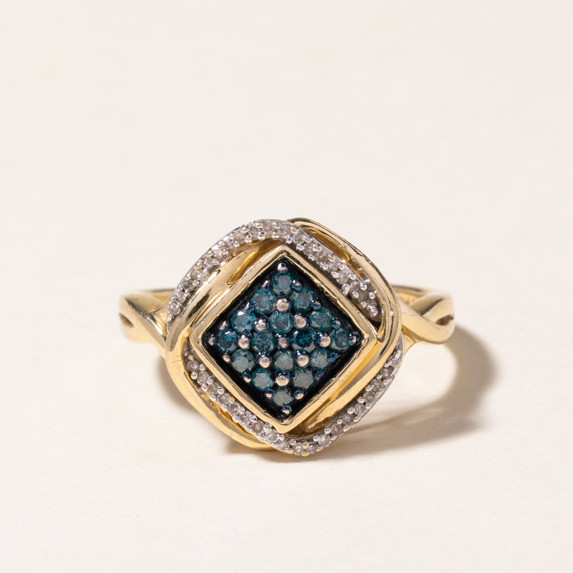 Bague en diamant bleu rehaussé | 0,32 ct, 0,19 ct | Taille 6,75 