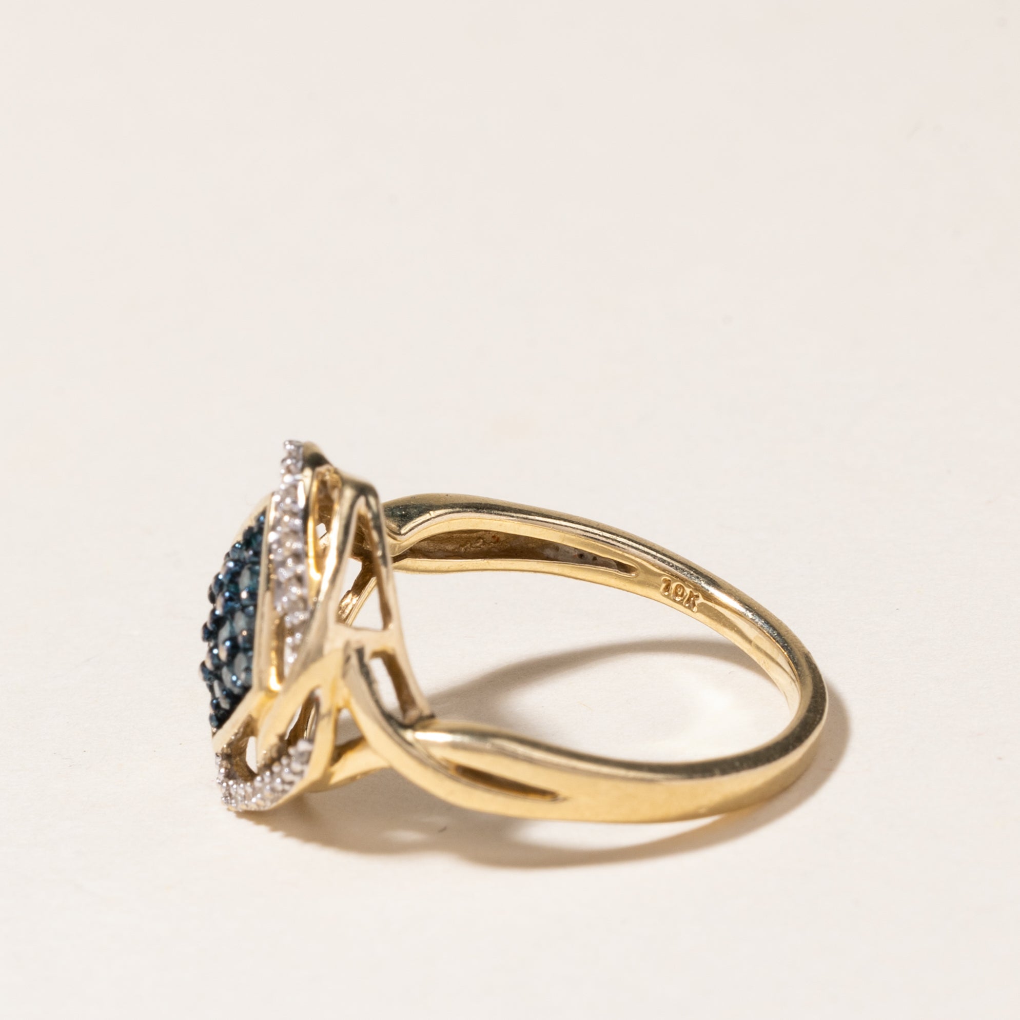 Bague en diamant bleu rehaussé | 0,32 ct, 0,19 ct | Taille 6,75 