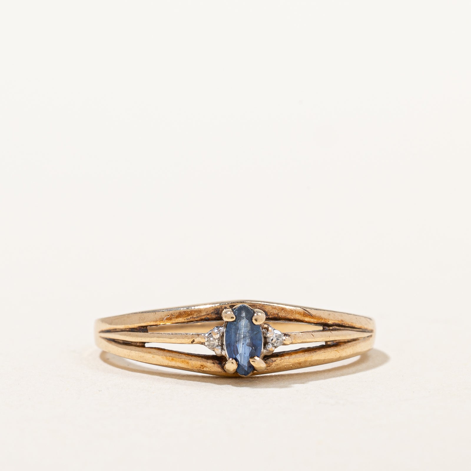 Blue Sapphire & Diamonds Ring | 0.13ct, 0.01ctw | SZ 6.75 |