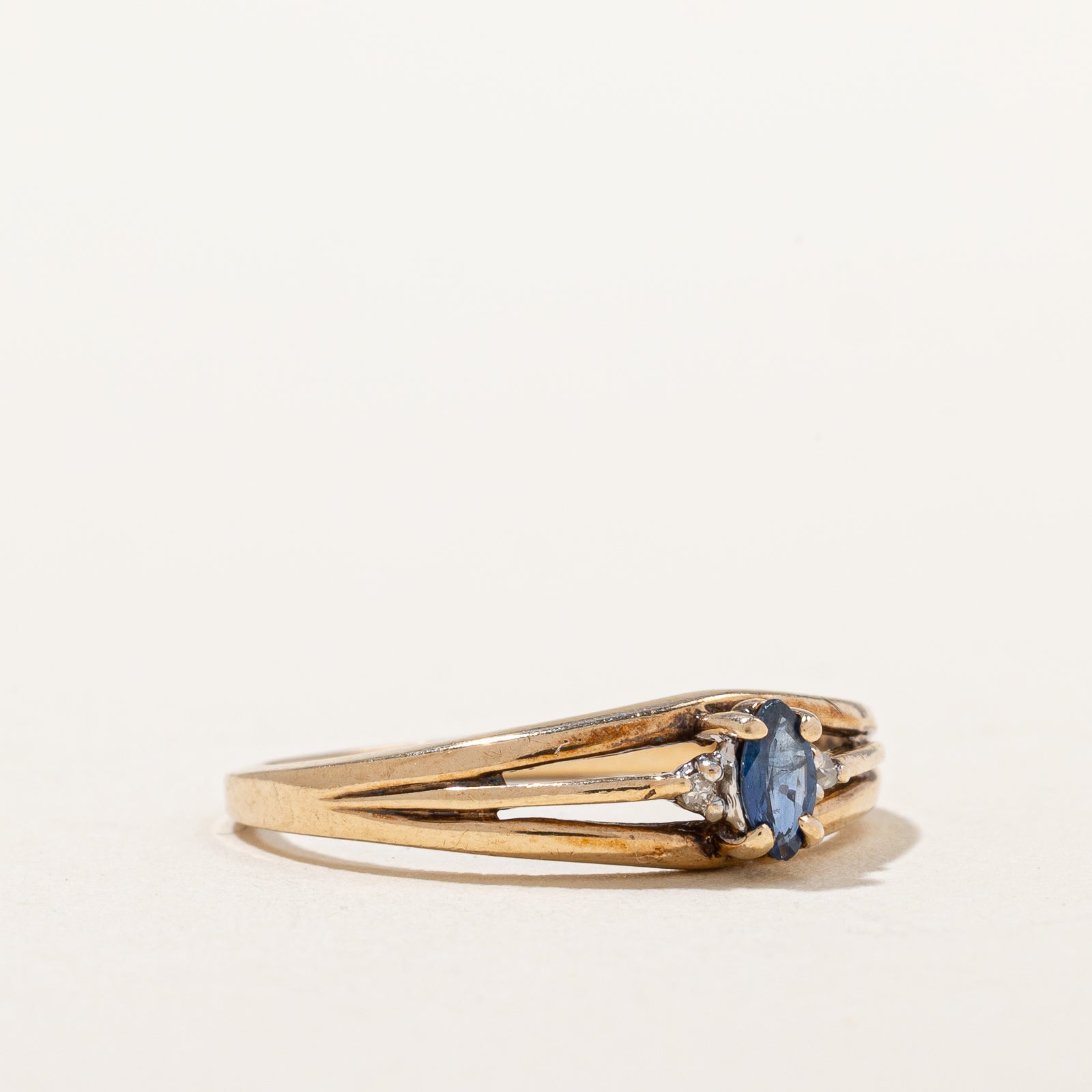 Blue Sapphire & Diamonds Ring | 0.13ct, 0.01ctw | SZ 6.75 |