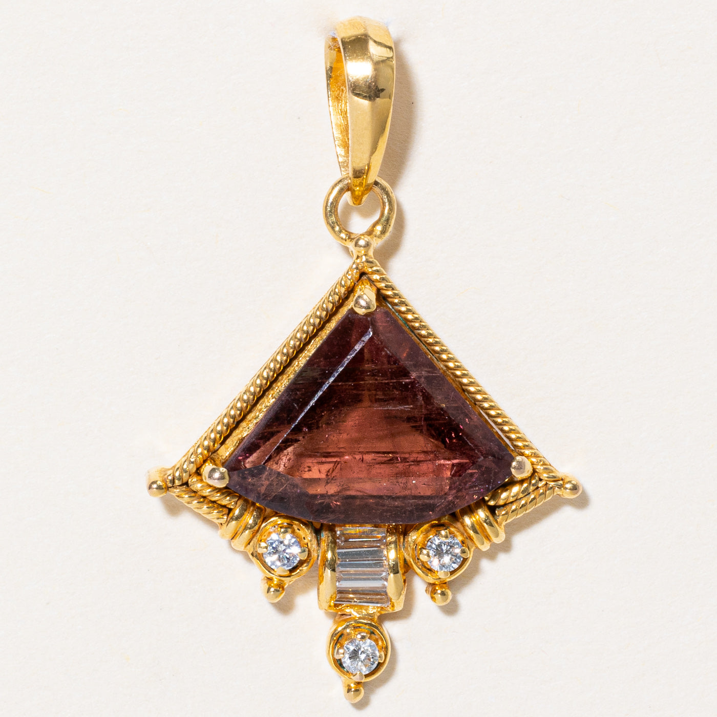 Pendentif tourmaline et diamants | 4,10 ct, 0,14 ct au total | 