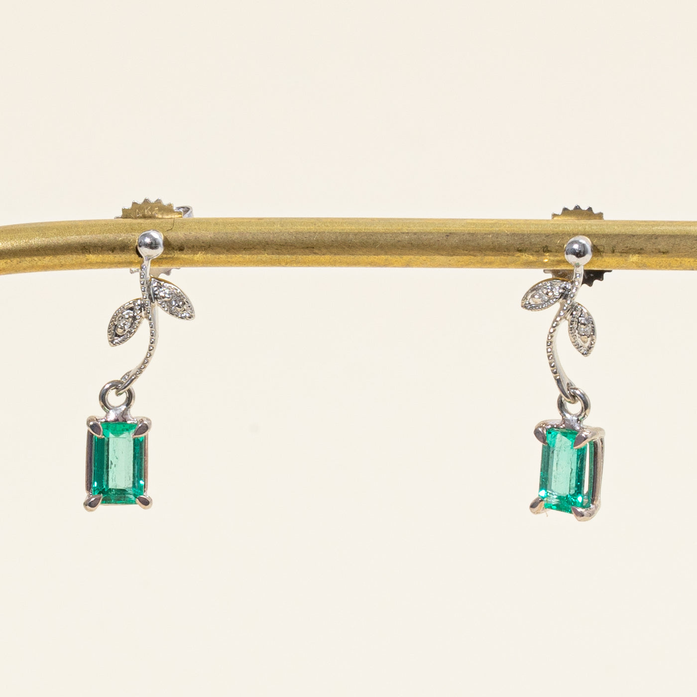 Emerald & Diamond Earrings | 1.00ctw, 0.02ctw |