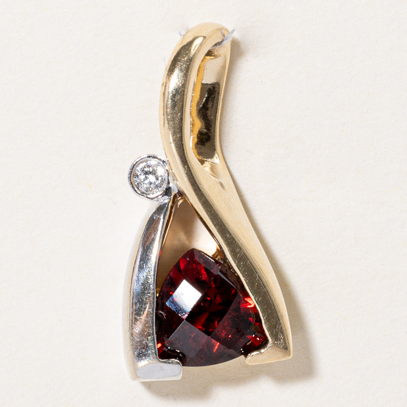 Garnet & Diamond Pendant | 2.25ct, 0.04ct |
