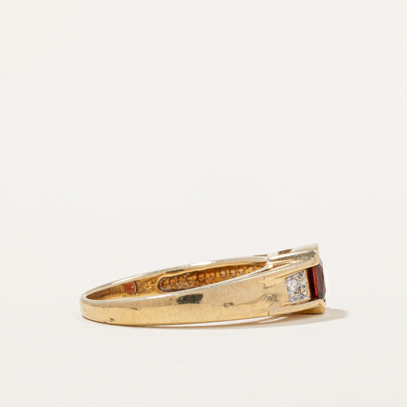 Garnet & Diamond Ring | 0.90ct, 0.02ctw | SZ 6.75 |