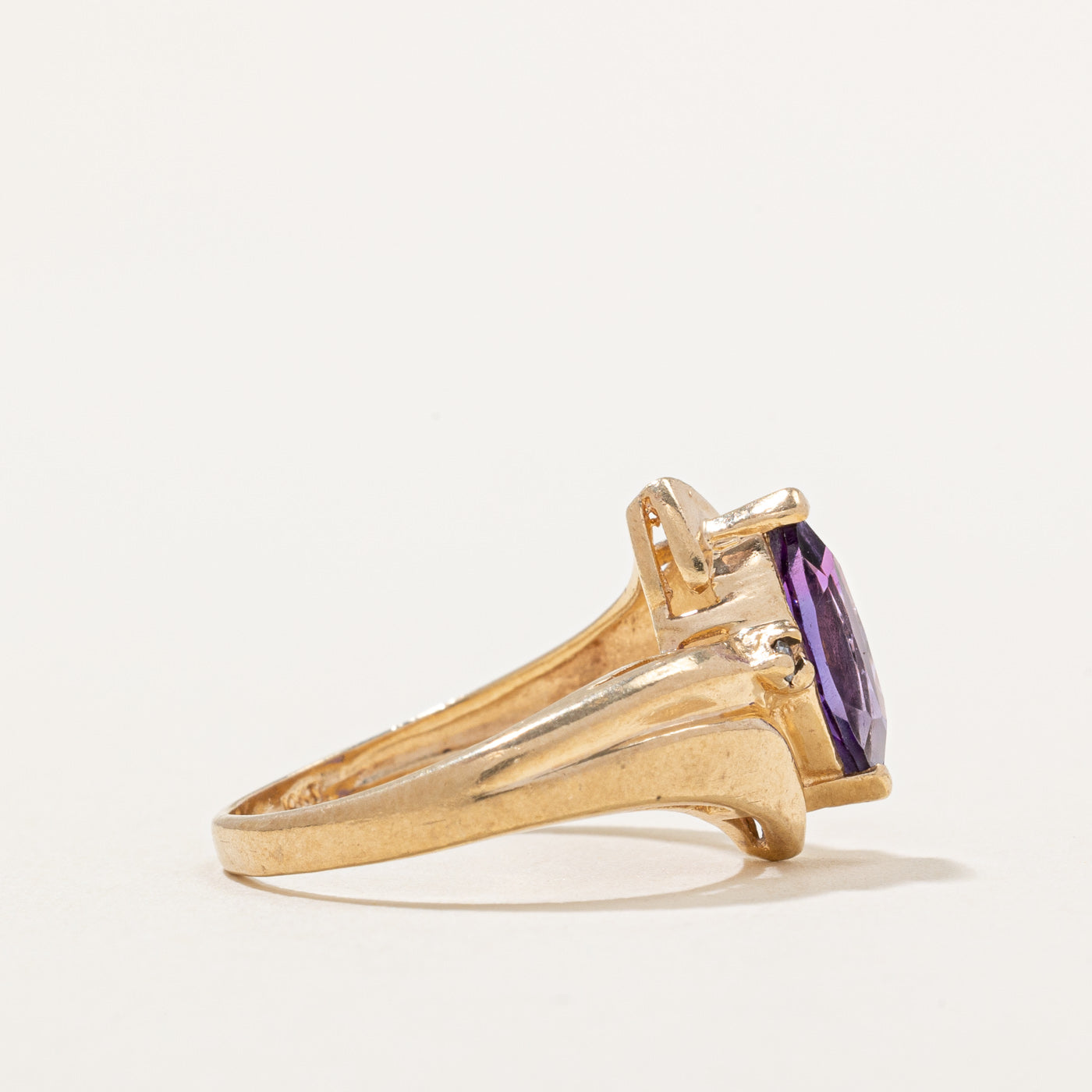 Amethyst & Diamond Ring | 0.67ct, 0.02ctw | SZ 6 |