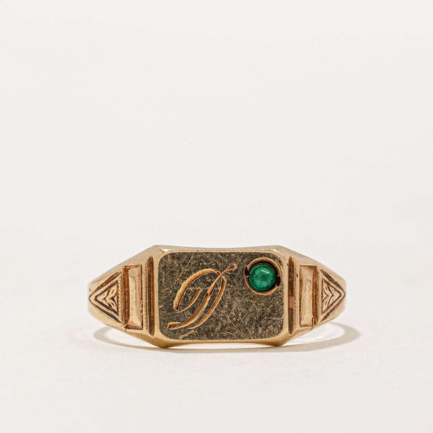 Bague chevalière initiale « D » en émeraude | 0,18 ct | Taille 8 | 