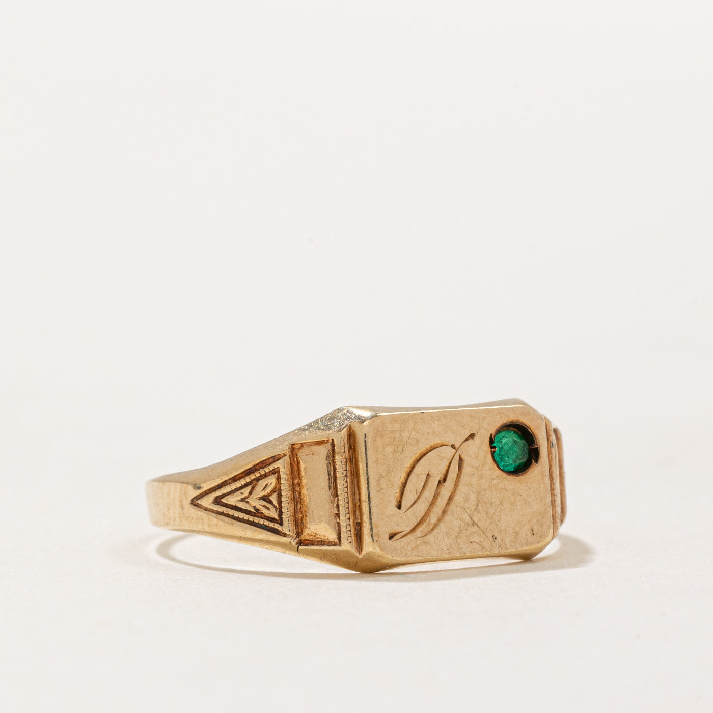 Bague chevalière initiale « D » en émeraude | 0,18 ct | Taille 8 | 