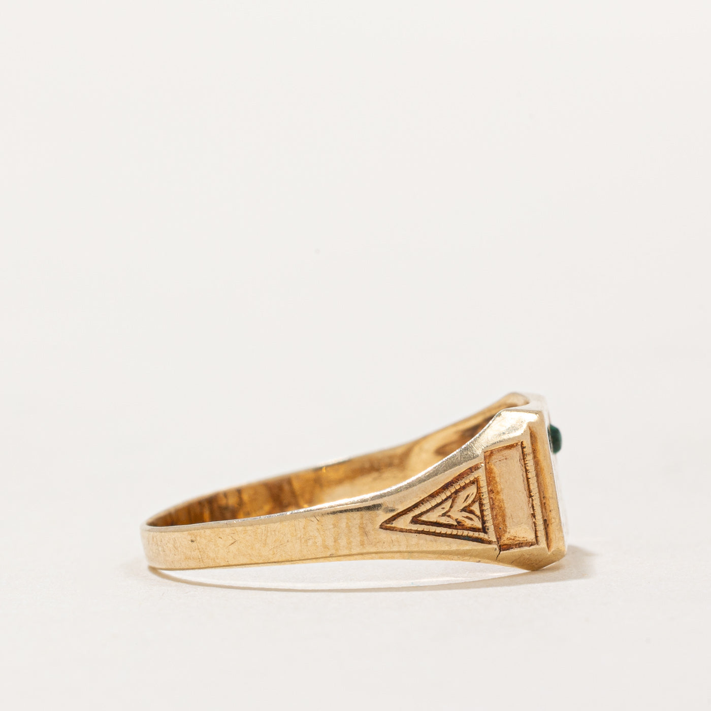 Bague chevalière initiale « D » en émeraude | 0,18 ct | Taille 8 | 