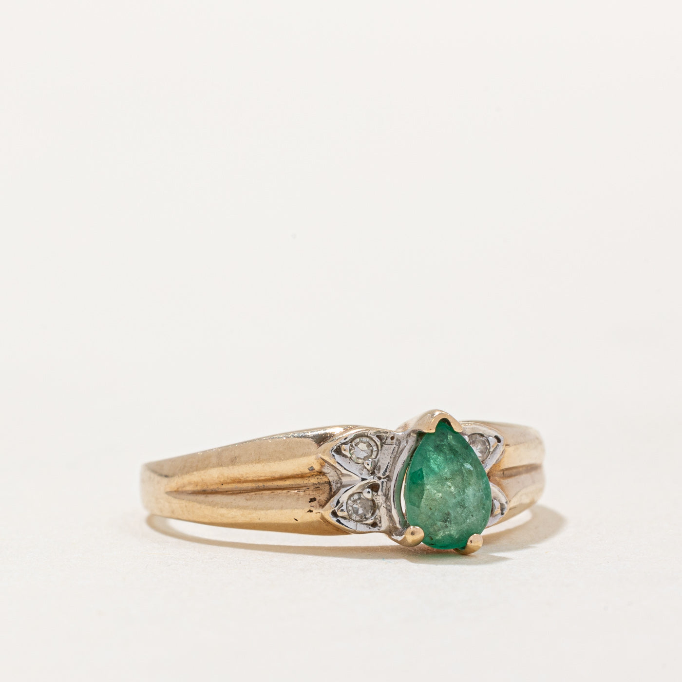 Pear Cut Emerald & Diamond Ring | 0.30ct, 0.02ctw | SZ 8.25 |