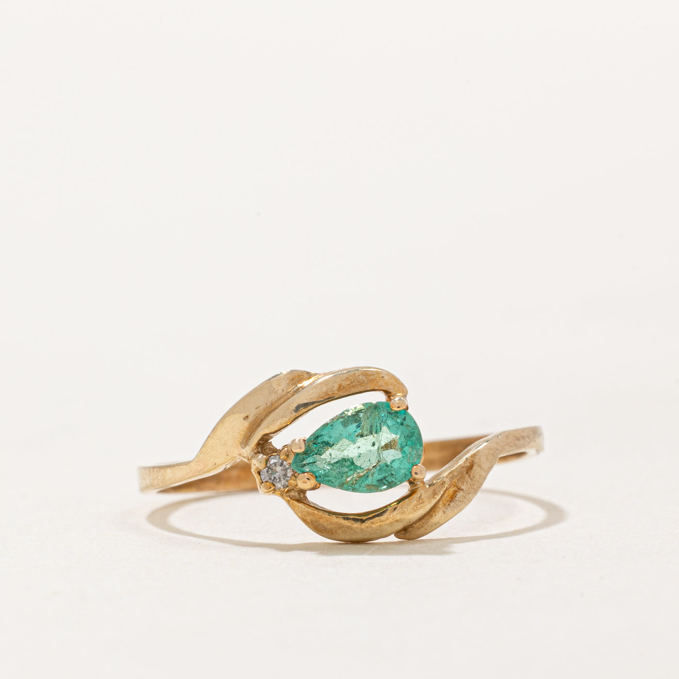 Bague abstraite émeraude et diamant | 0,33 ct, 0,01 ct | Taille 7,25 | 