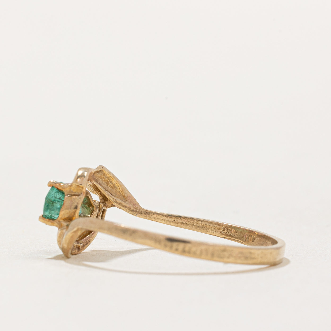 Bague abstraite émeraude et diamant | 0,33 ct, 0,01 ct | Taille 7,25 | 