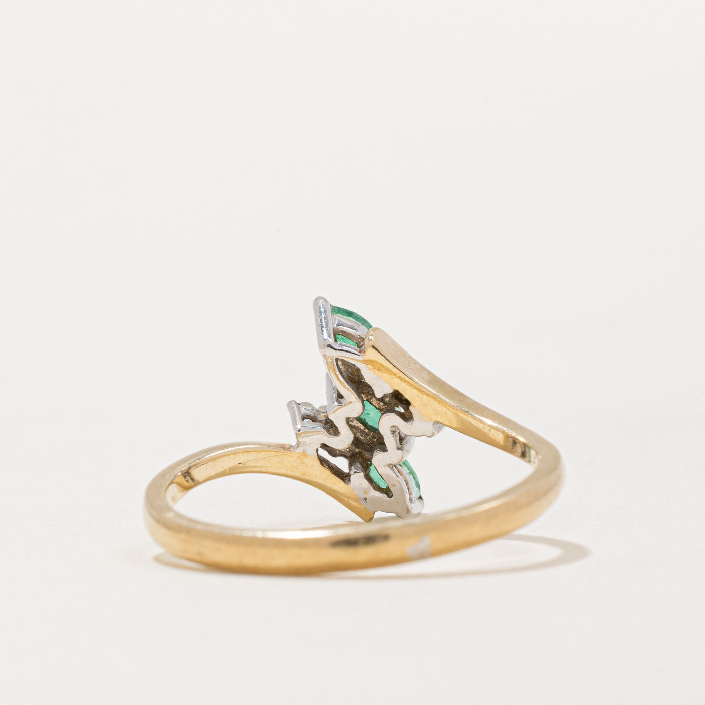 Bague contournée émeraude et diamant | 0,10 ct, 0,02 ct | Taille 6,5 | 