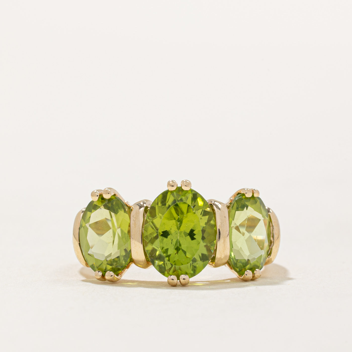 Bague trois pierres péridot | 4,20 ct | Taille 7 | 