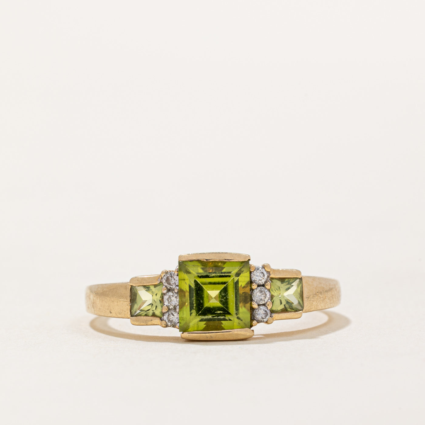 Peridot & Diamond Ring | 1.40ctw, 0.06ctw | SZ 10 |