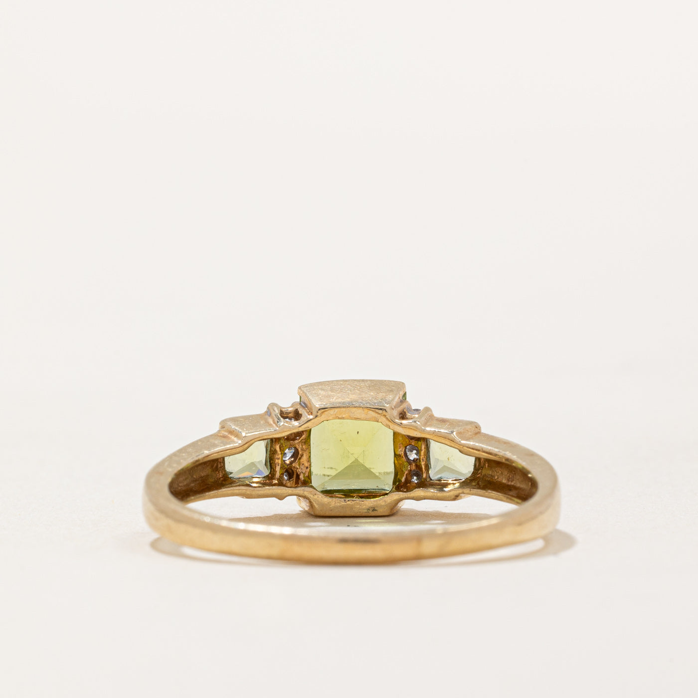 Peridot & Diamond Ring | 1.40ctw, 0.06ctw | SZ 10 |