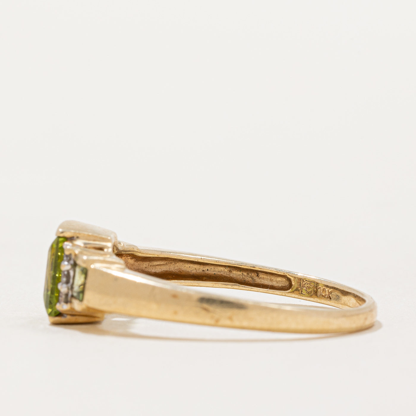 Peridot & Diamond Ring | 1.40ctw, 0.06ctw | SZ 10 |