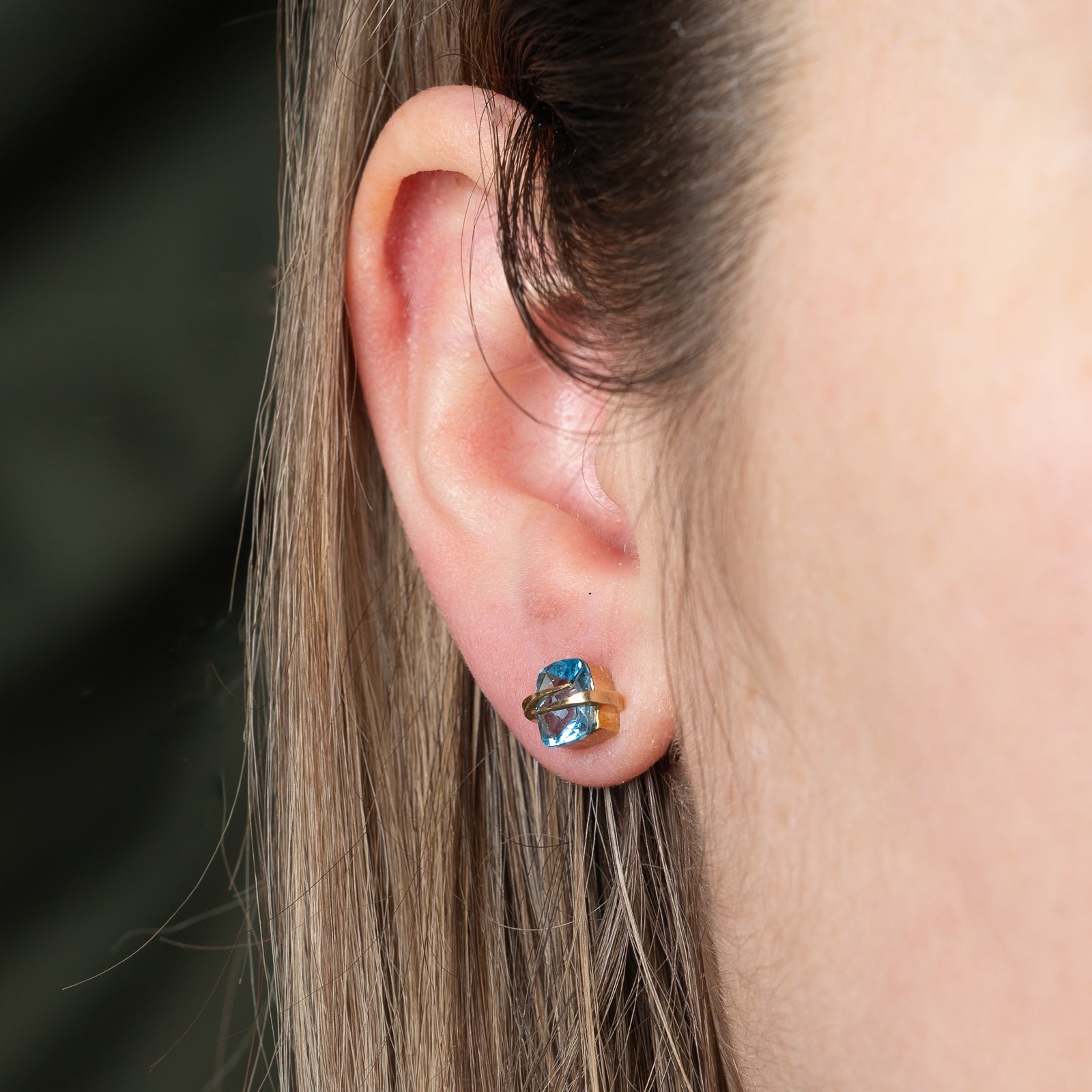 Boucles d'oreilles puces en topaze bleue | 3,00 ct | 