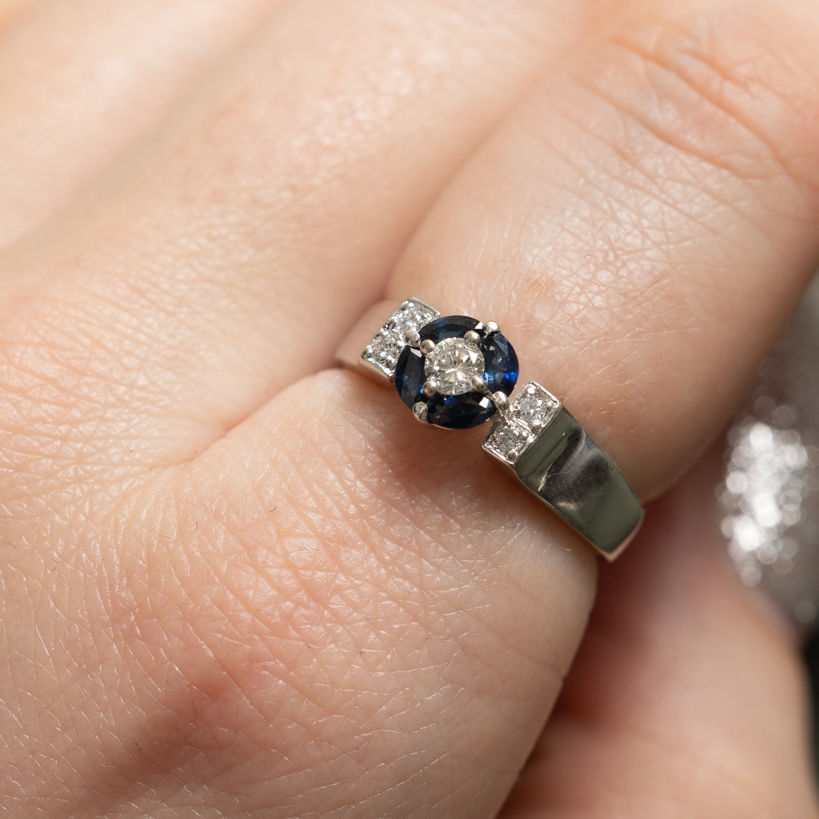 Bague saphir et diamants | 0,24 ct, 0,18 ct | Taille 6,5 | 