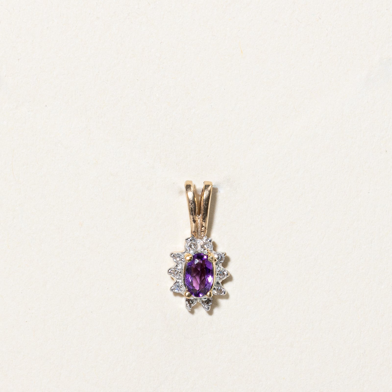 Pendentif halo améthyste et diamants | 0,15 ct, 0,05 ct au total | 