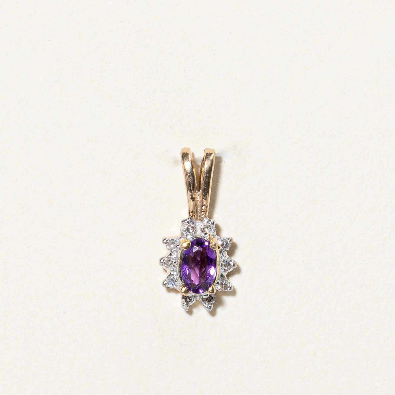 Pendentif halo améthyste et diamants | 0,15 ct, 0,05 ct au total | 