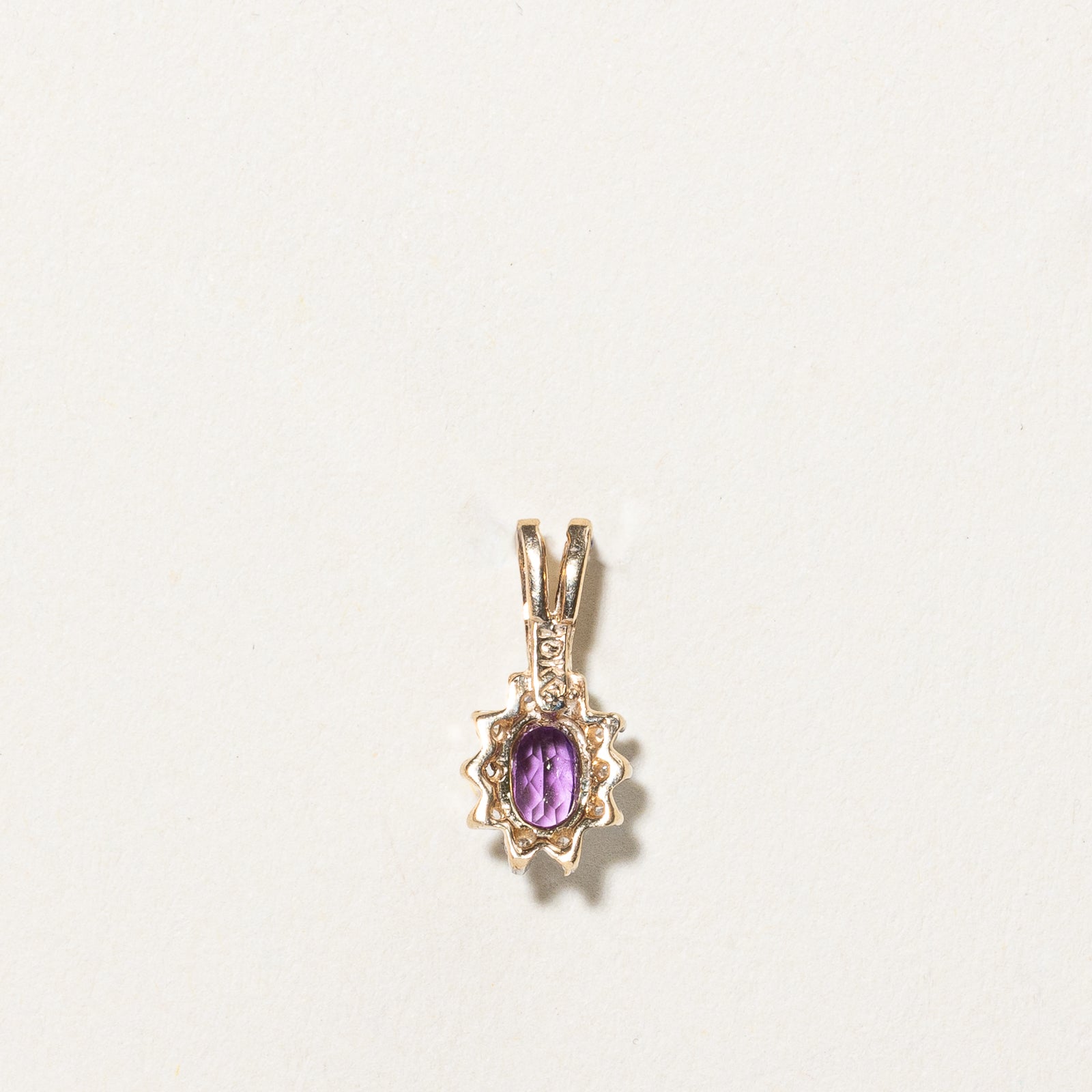Pendentif halo améthyste et diamants | 0,15 ct, 0,05 ct au total | 