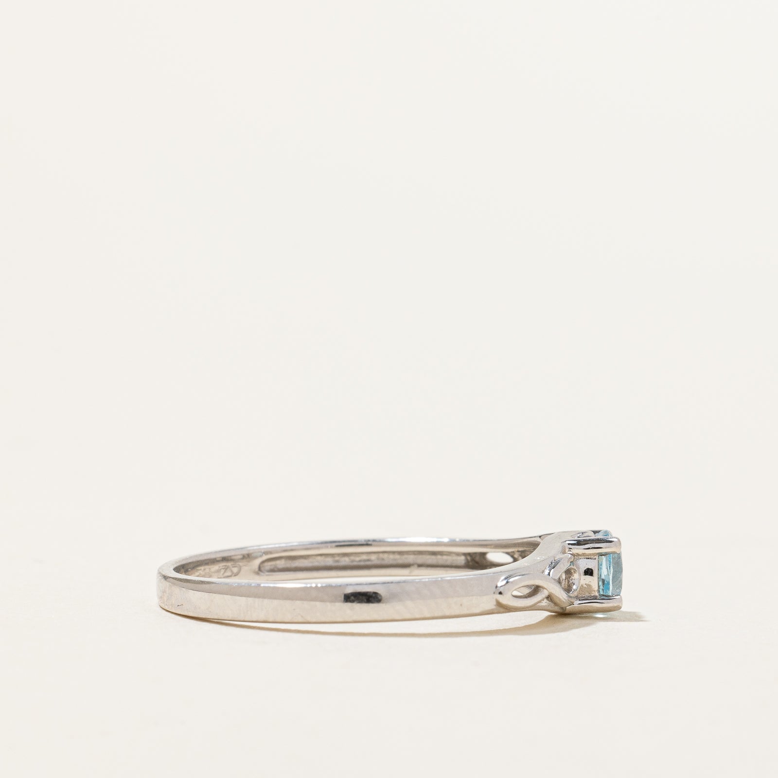 Blue Topaz Twisted Ring | 0.30ct | SZ 6.75 |