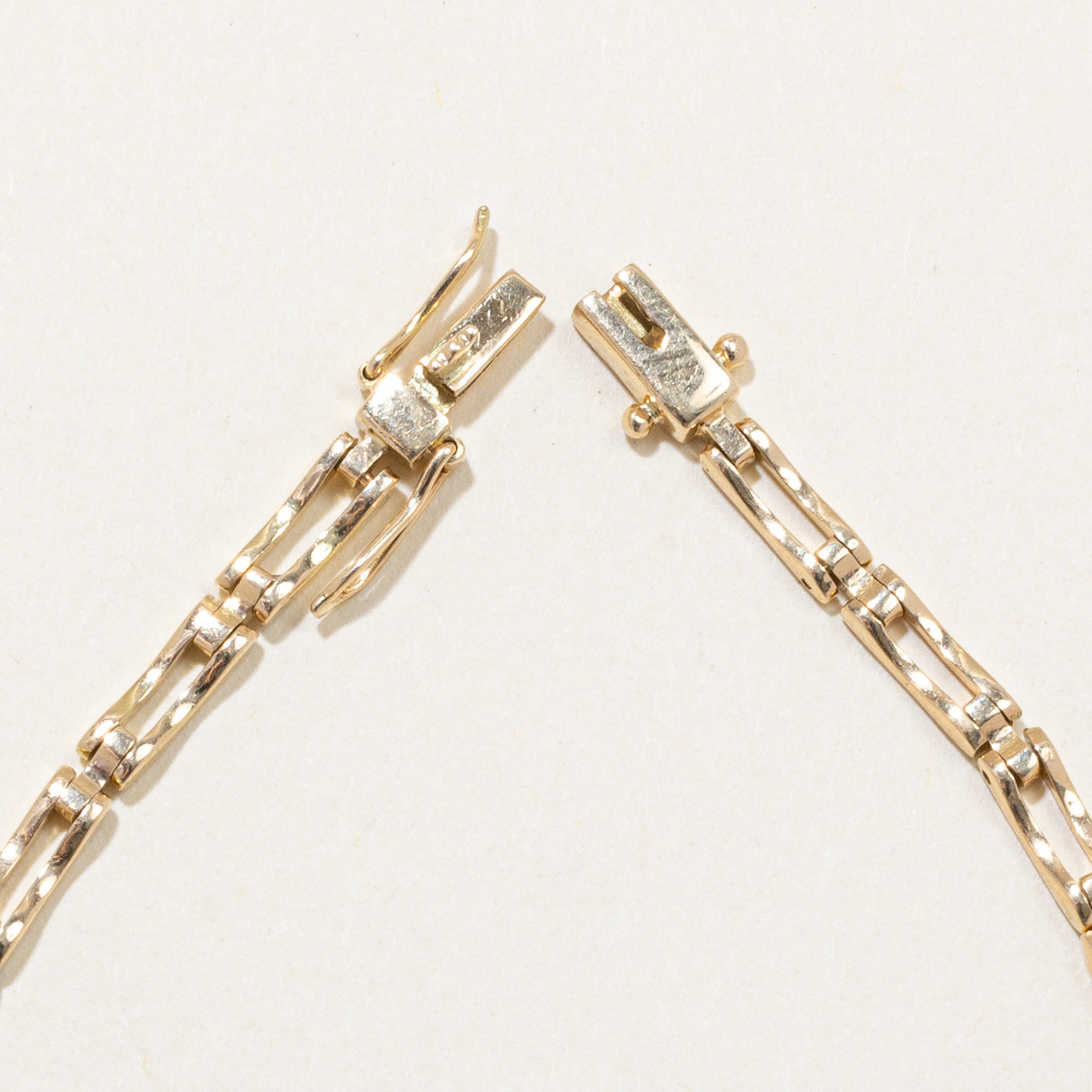 Bracelet saphir et diamants | 0,30 ct, 0,05 ct | 17,8 cm | 